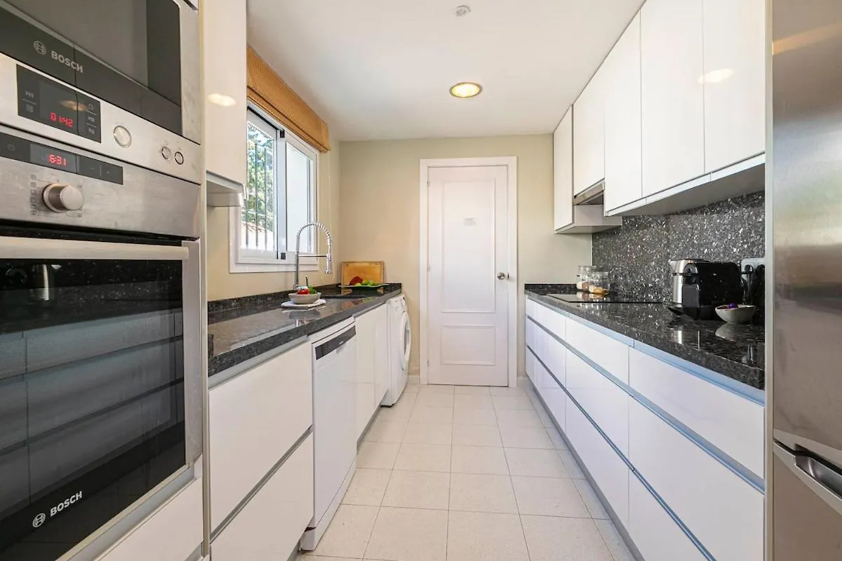 Beachside , 3 Bedroom Townhouse In 마르베야