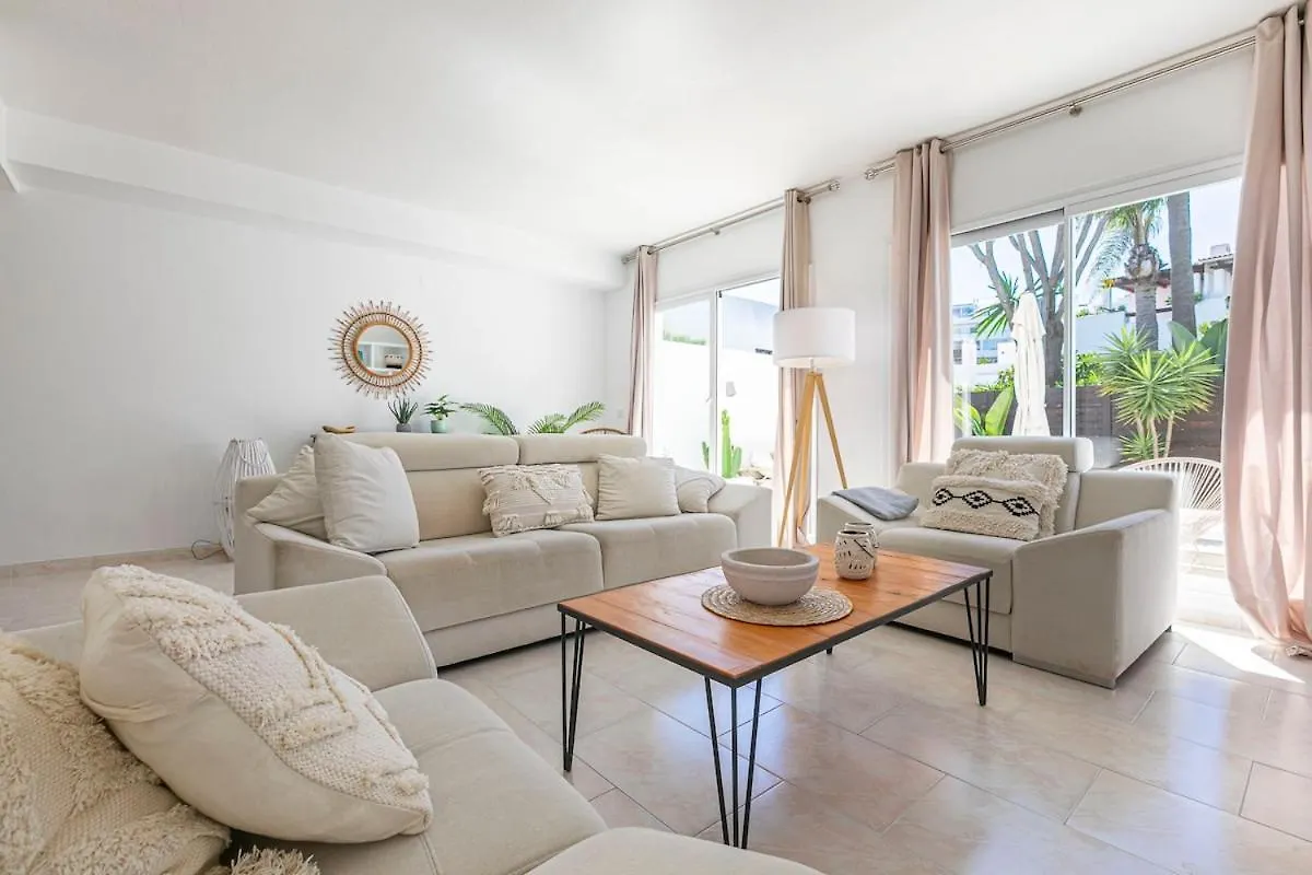 Beachside , 3 Bedroom Townhouse In Marbella